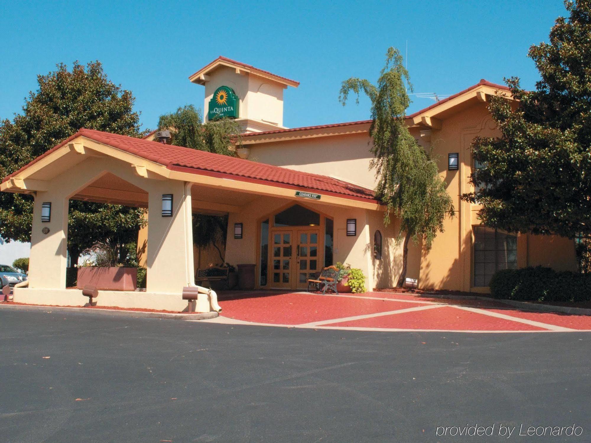 Motel Baymont By Wyndham Woodruff Rd Greenville