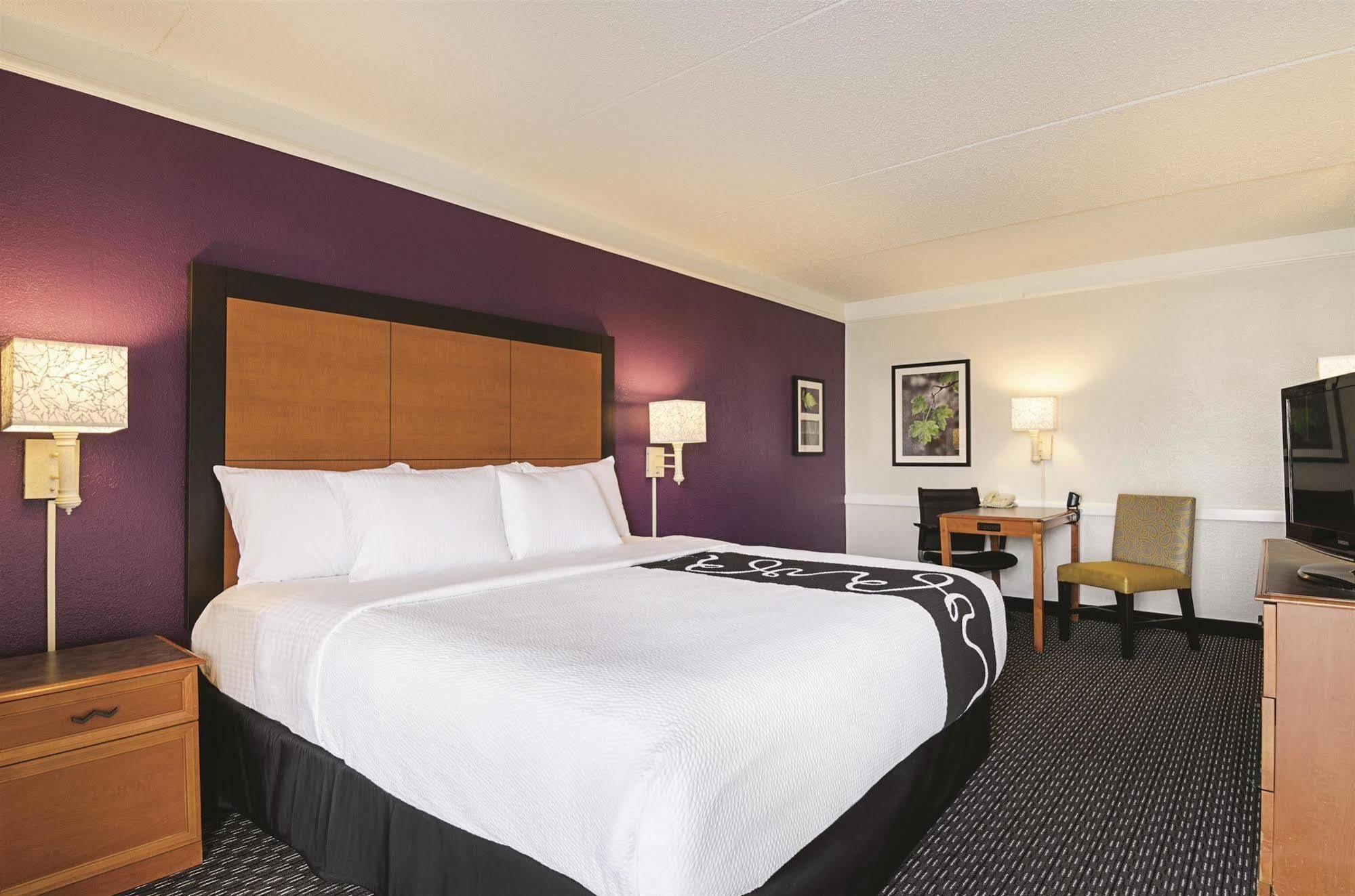 Baymont By Wyndham Woodruff Rd Motel 2*