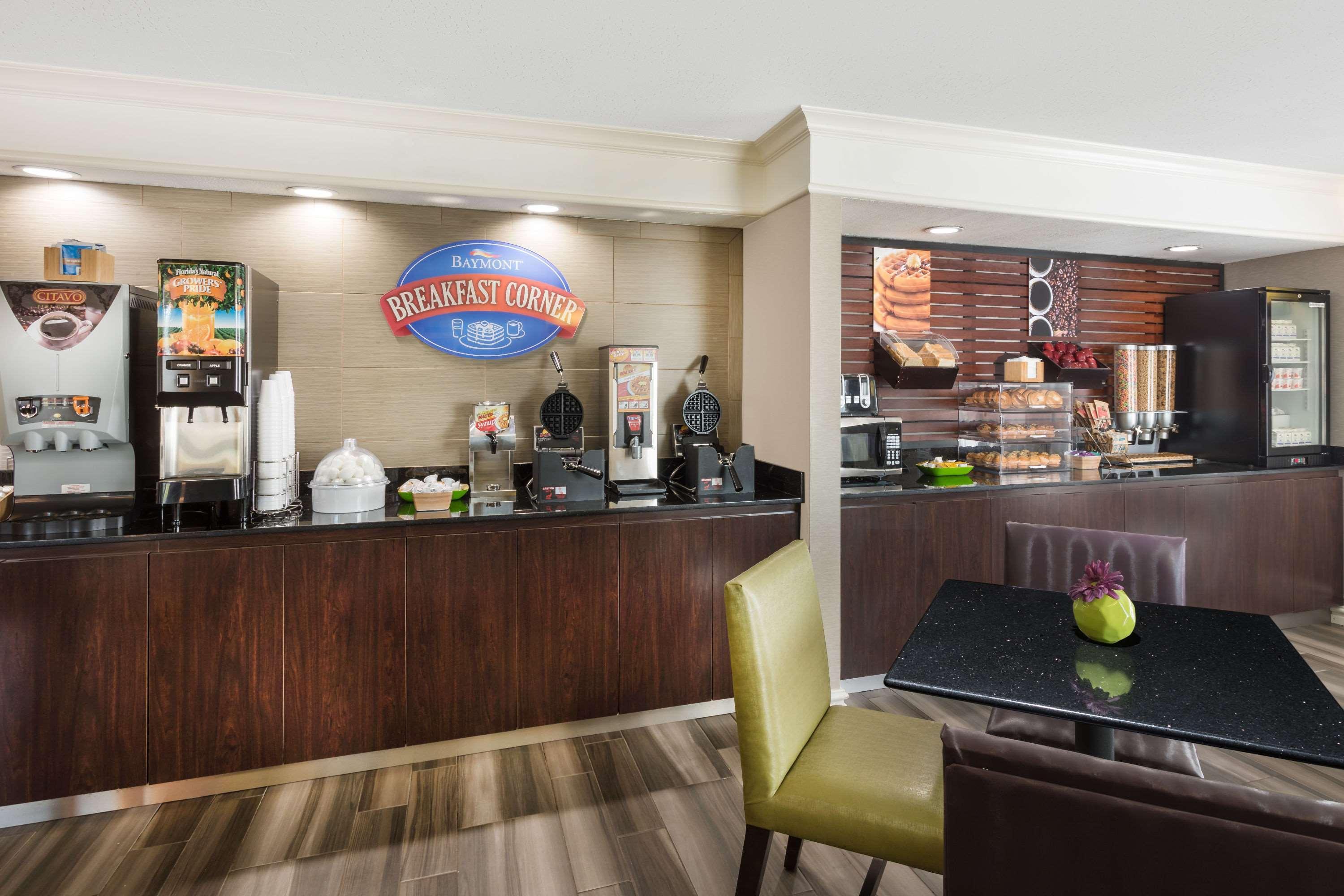 Baymont By Wyndham Woodruff Rd Motel 2*