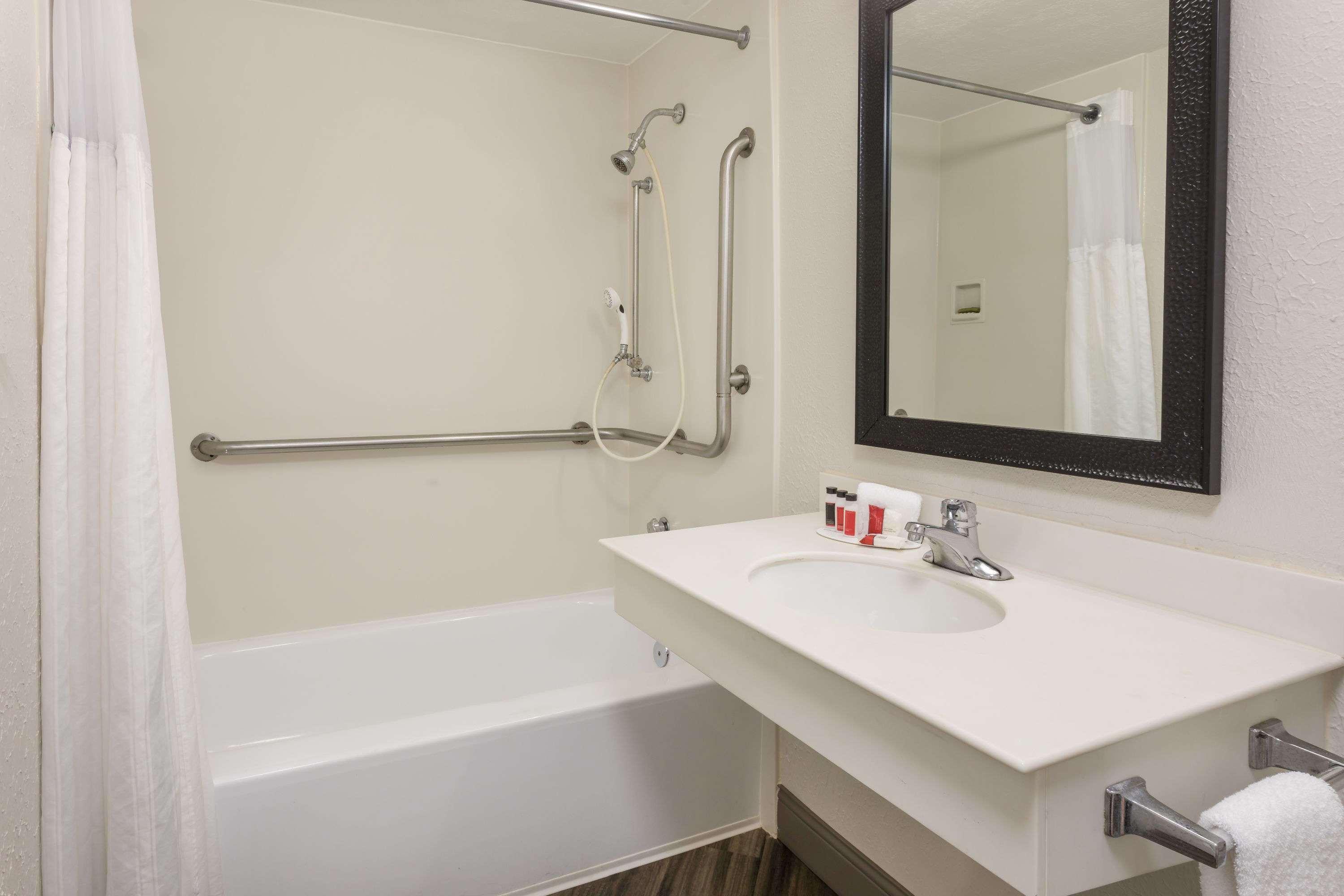 Baymont By Wyndham Woodruff Rd Motel Greenville