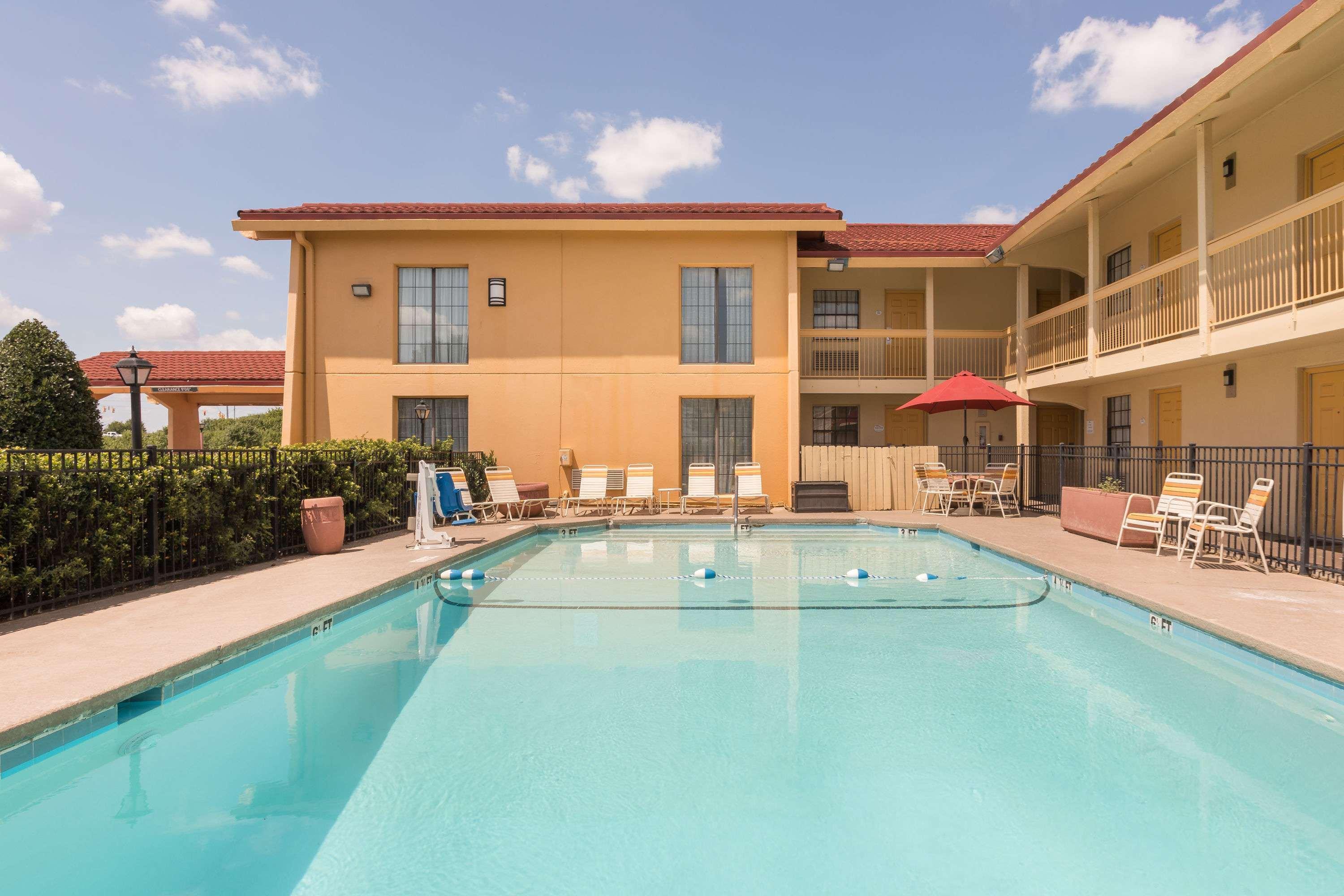 Baymont By Wyndham Woodruff Rd