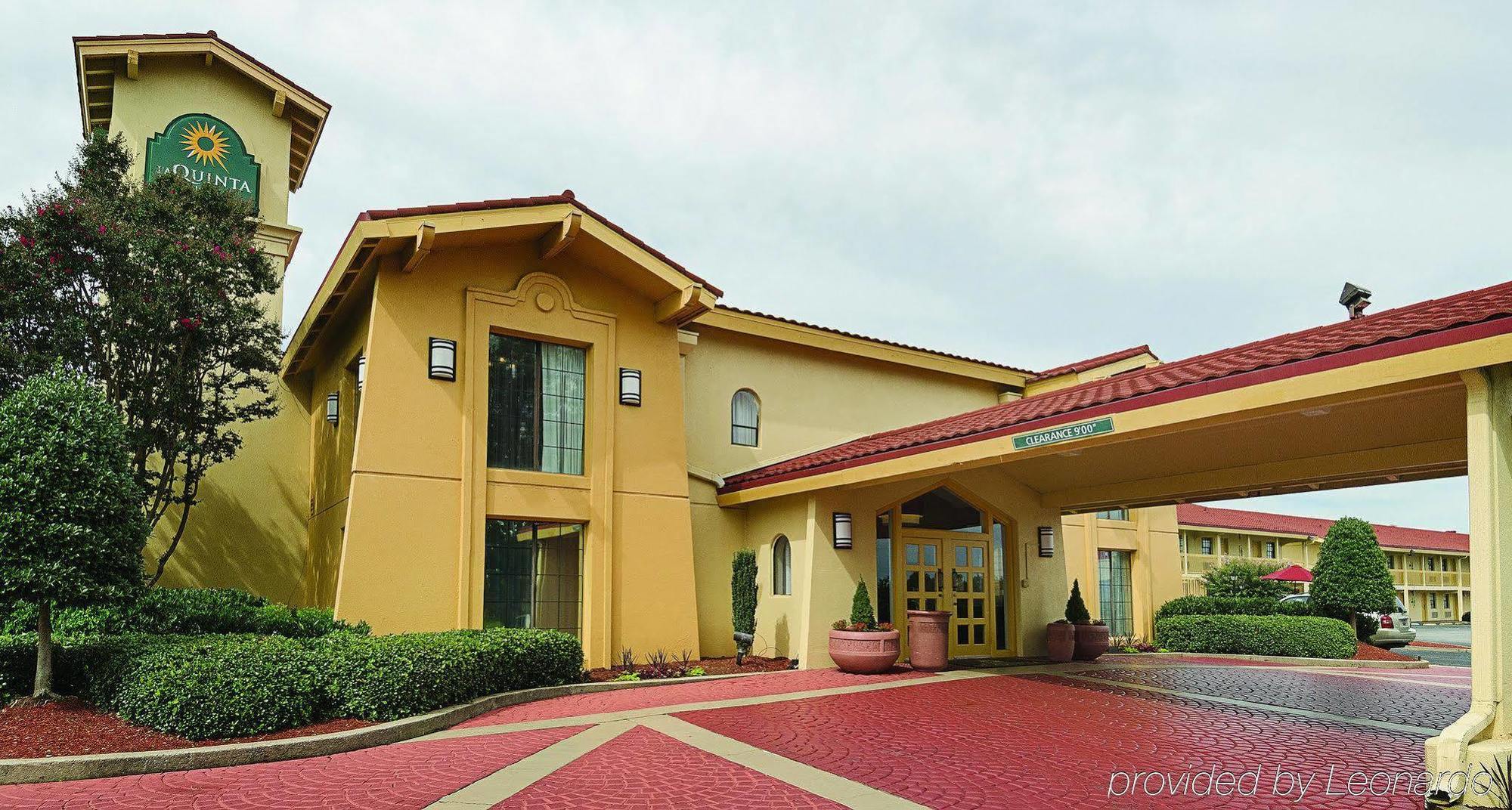 Motel Baymont By Wyndham Woodruff Rd Greenville