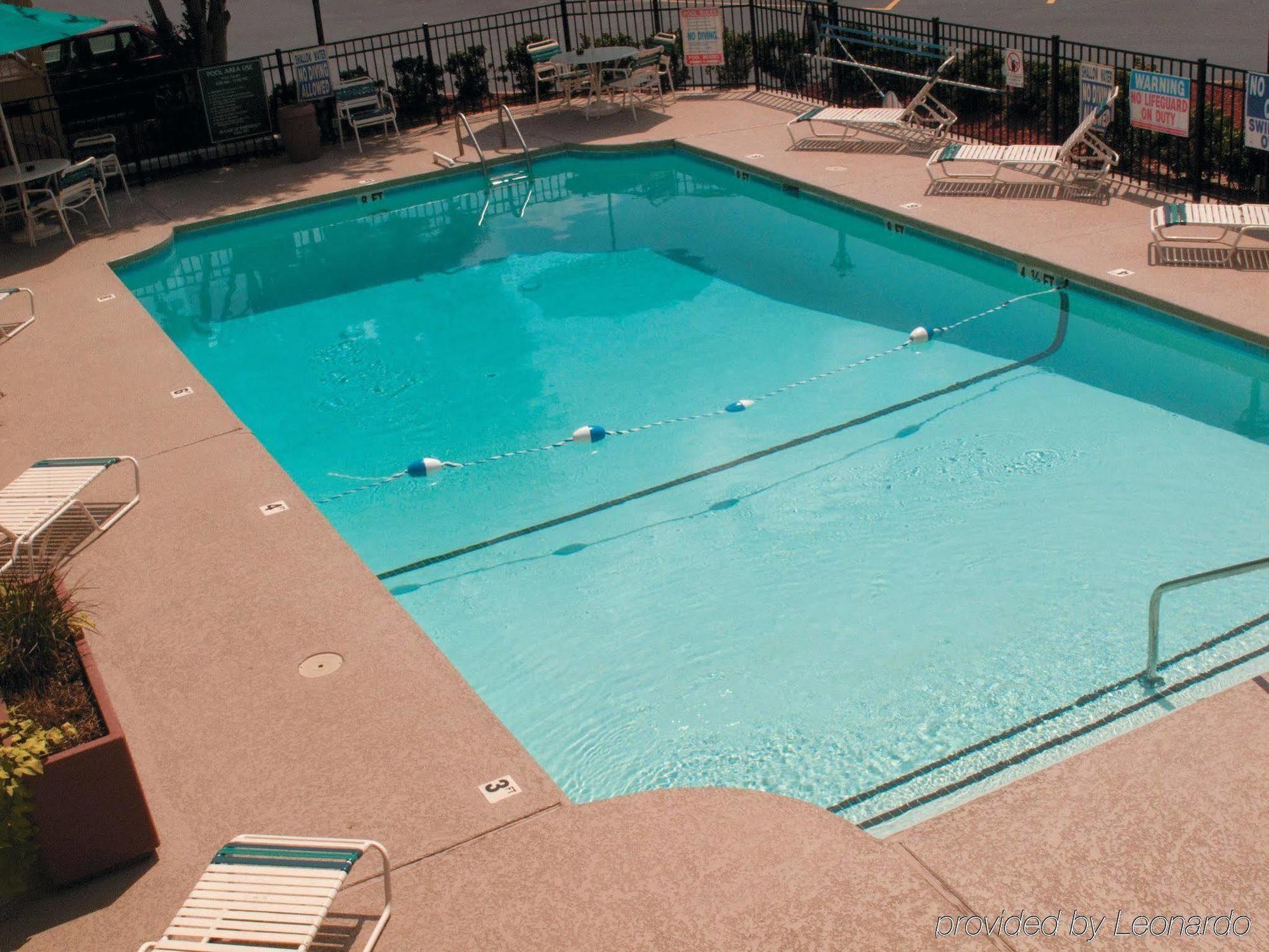 Baymont By Wyndham Woodruff Rd Motel 2*