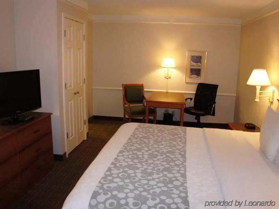 Motel Baymont By Wyndham Woodruff Rd 2*