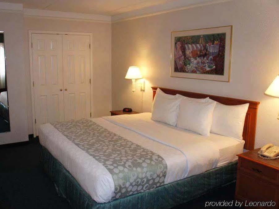 Baymont By Wyndham Woodruff Rd Motel 2*