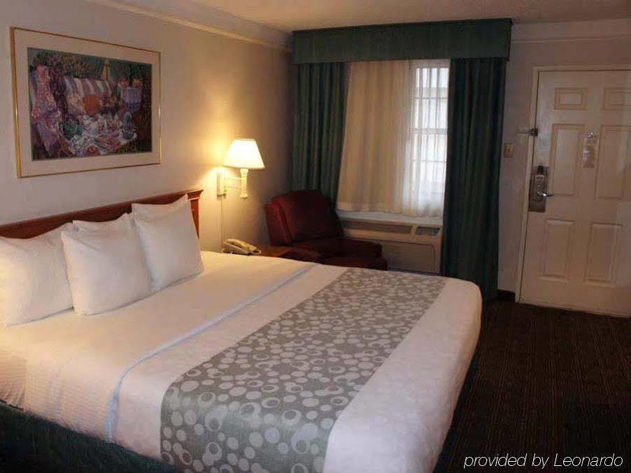 Baymont By Wyndham Woodruff Rd 2*