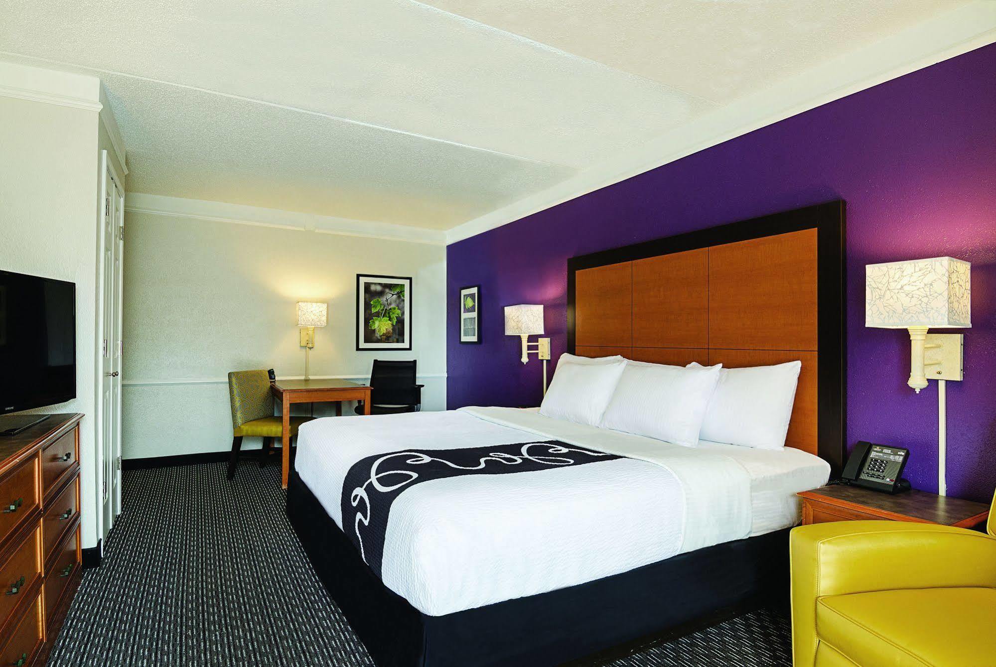 Baymont By Wyndham Woodruff Rd Motel 2*
