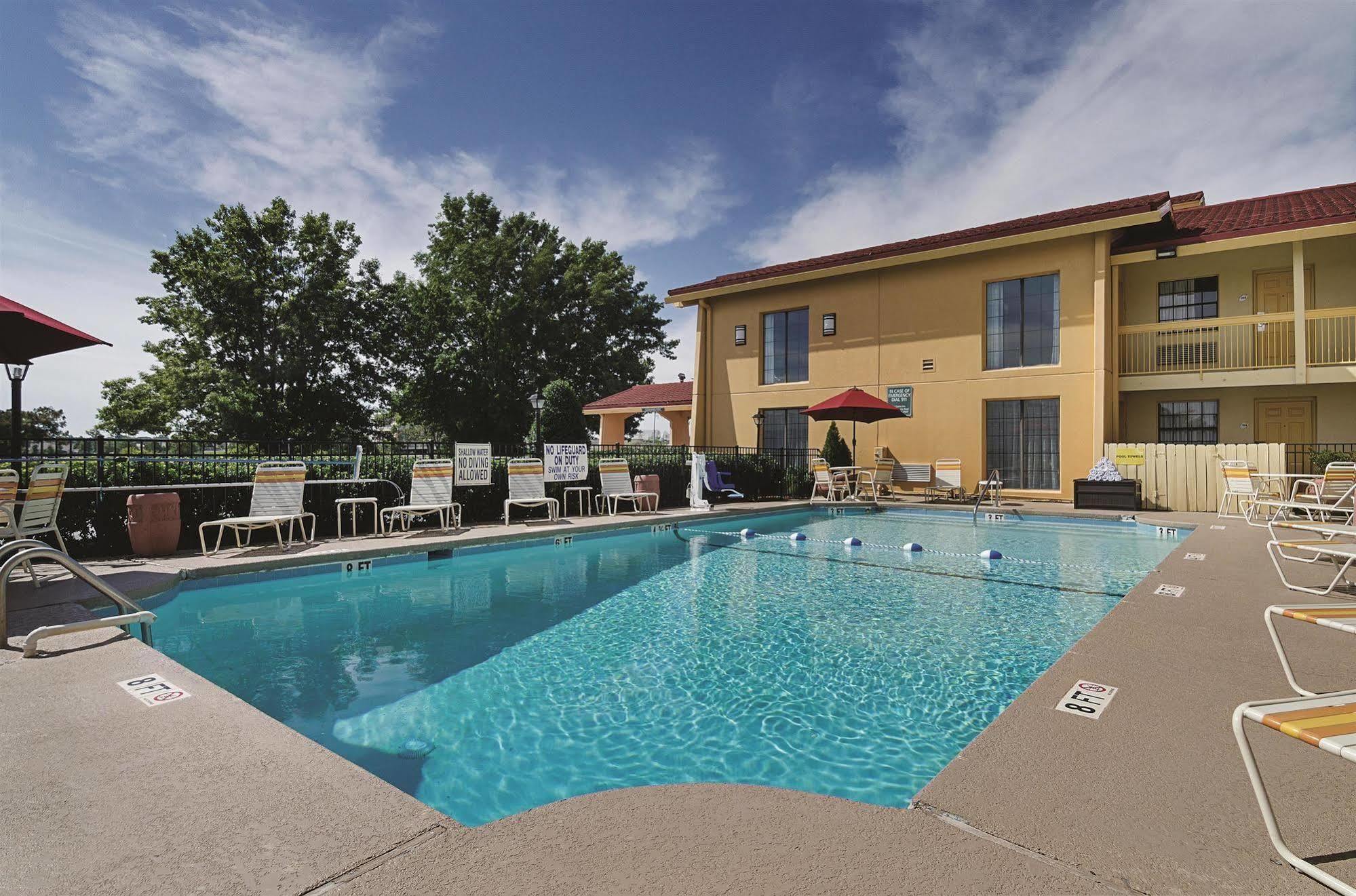 Baymont By Wyndham Woodruff Rd 2*